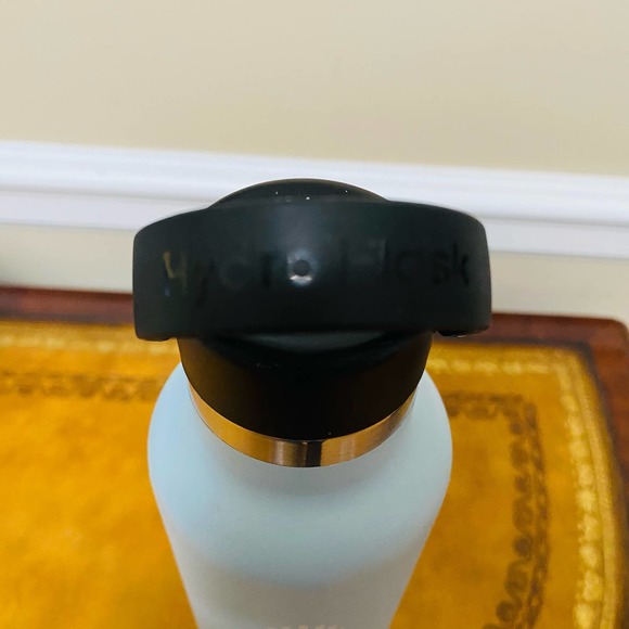 Hydro Flask 24 ounce Standard Mouth Vacuum Water Bottle with Flex Cap - Picture 7 of 8